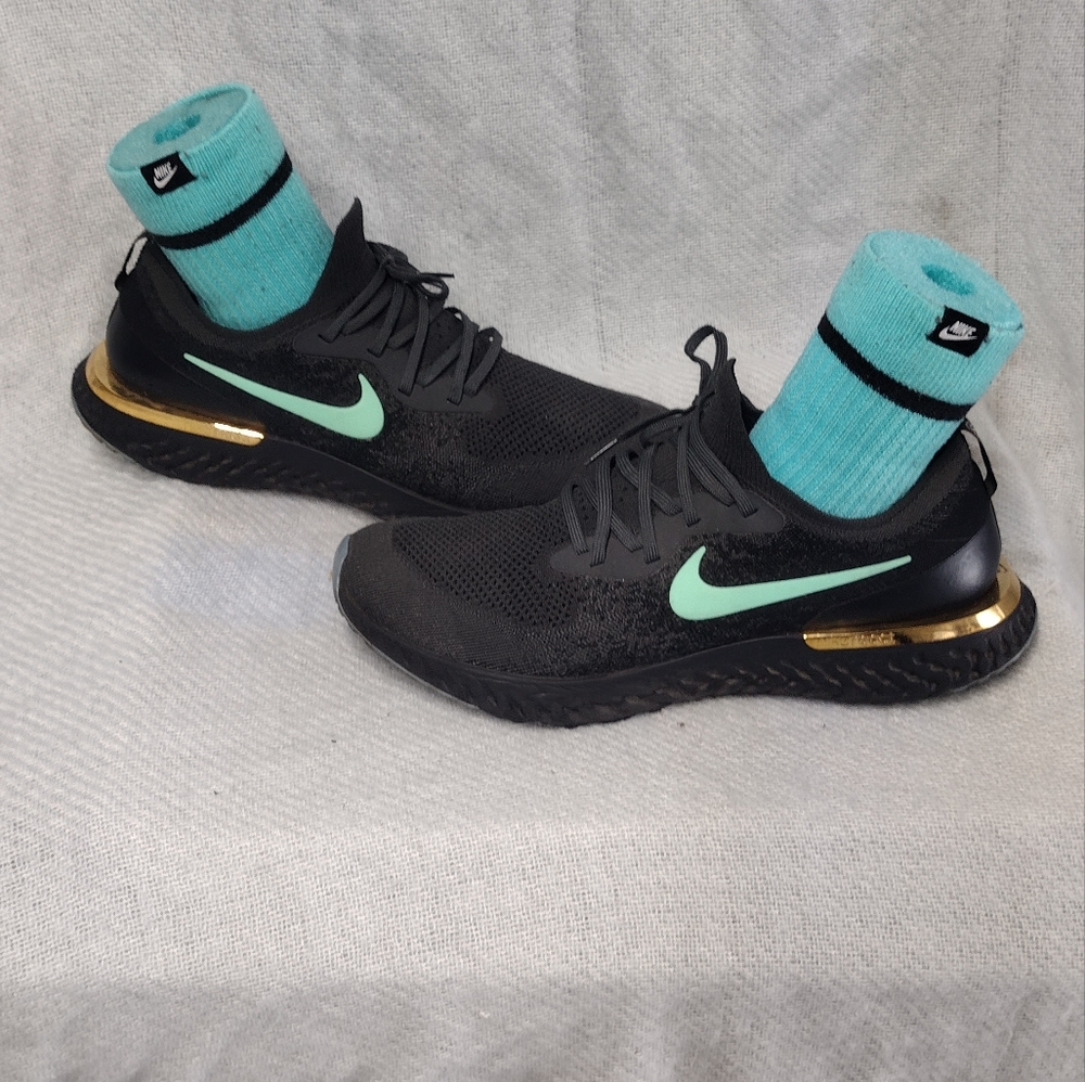Nike epic react Flyknit Nike id with matching socks